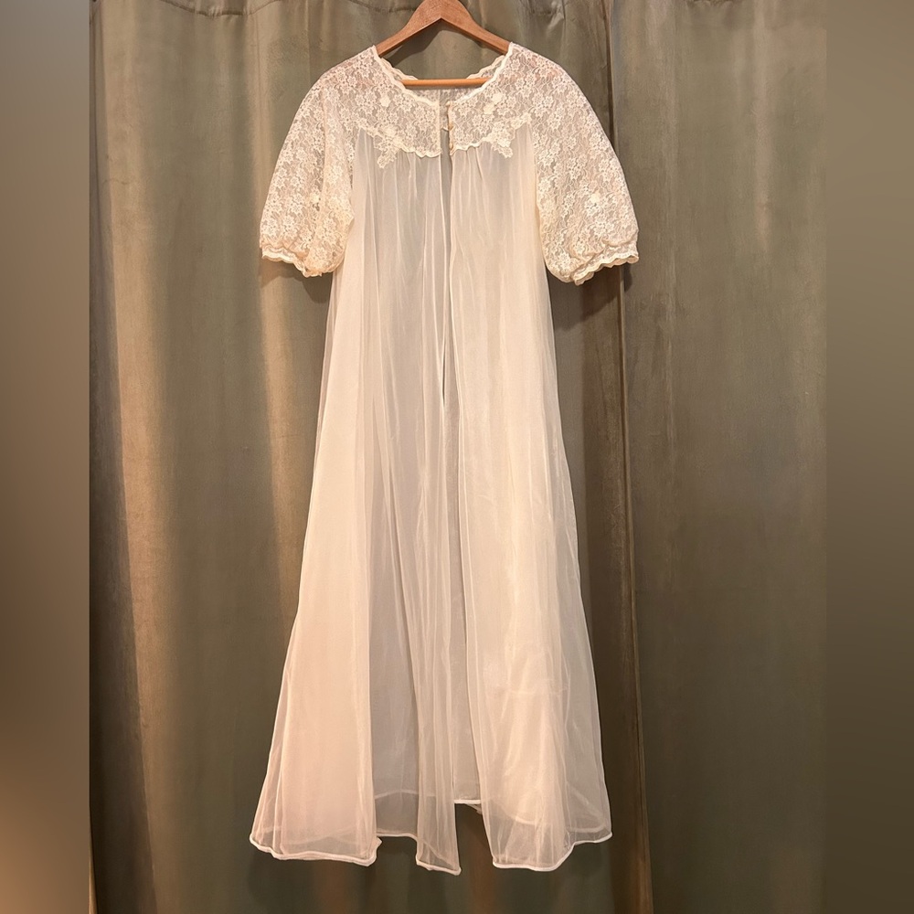 Vintage Cream Peignoir Nightgown Robe